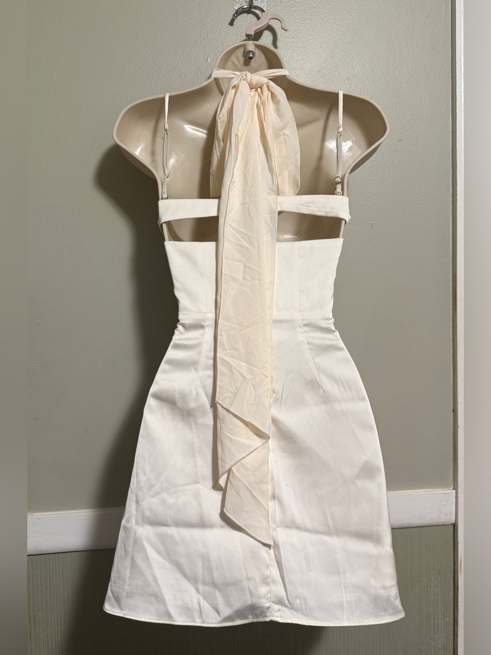 Oh Polly Ivory Lisbeth Cross Neck Corset Mini Dress Size 4+ C-DD Cup - Picture 4 of 8